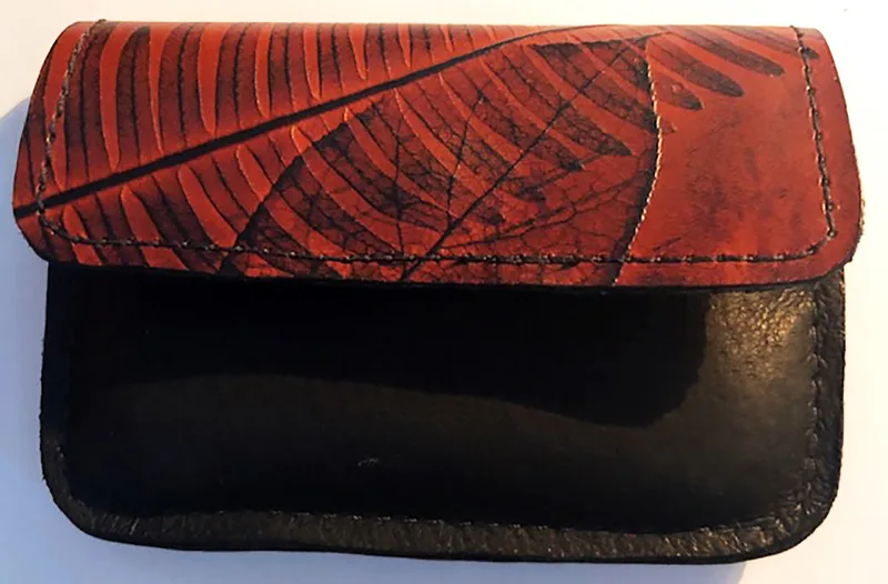 Leaf Leather coinpurse with snap and zipper compartments. Leaf design on front.