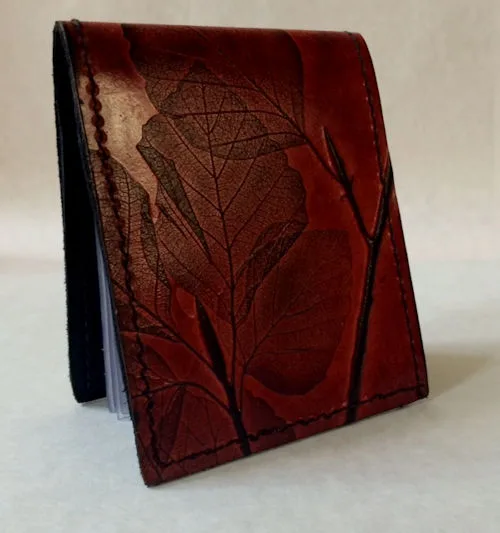 Bi-Fold Unisex Leaf Leather Wallet.